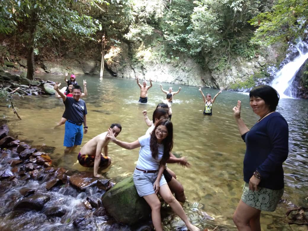 Air terjun dan mandi-manda di Sungai Ruok
